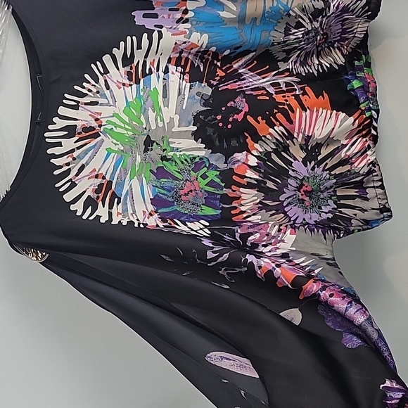 BCBGMAXAZRIA cropped cold shoulder blouse - Picture 3 of 9